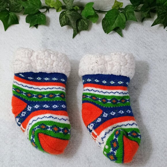 VGUC: MUK LUKS Infant Socks 0-6M Multicolor Cozy Fleece, Perfect for Christmas - Picture 1 of 4